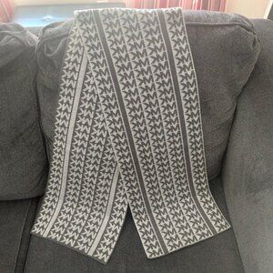 Michael Kors Signature Scarf Women’s MK Monogram Gray Silver Sparkle Thread EUC